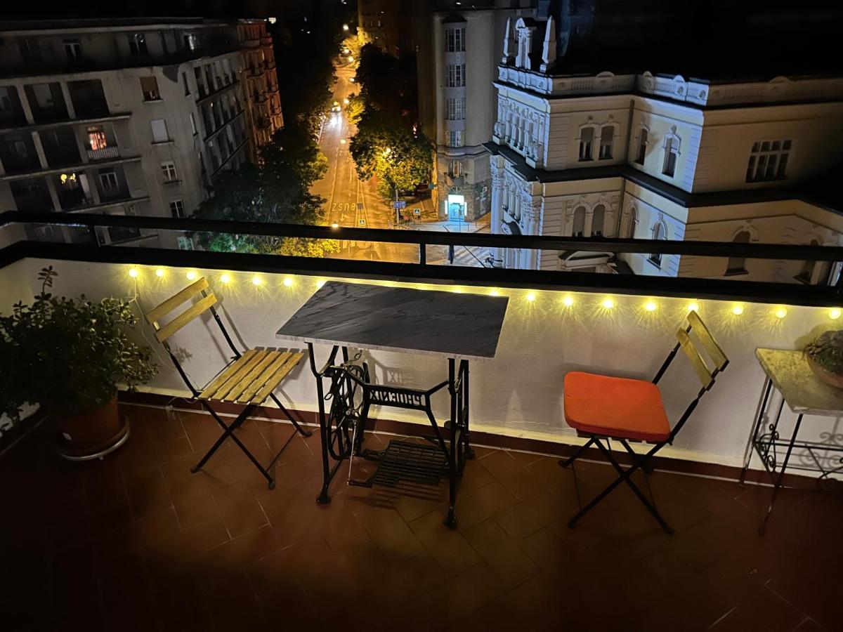 Bright & Spacious Home In Buda Budapest Exteriör bild